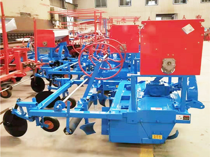 旋耕起壟鋪膜鎮(zhèn)壓施肥滴灌一體機(jī)