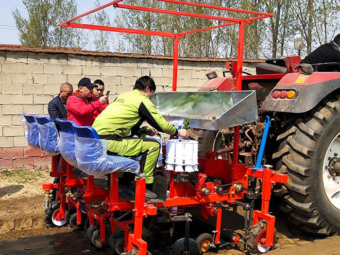 蔬菜移栽機的清洗方法